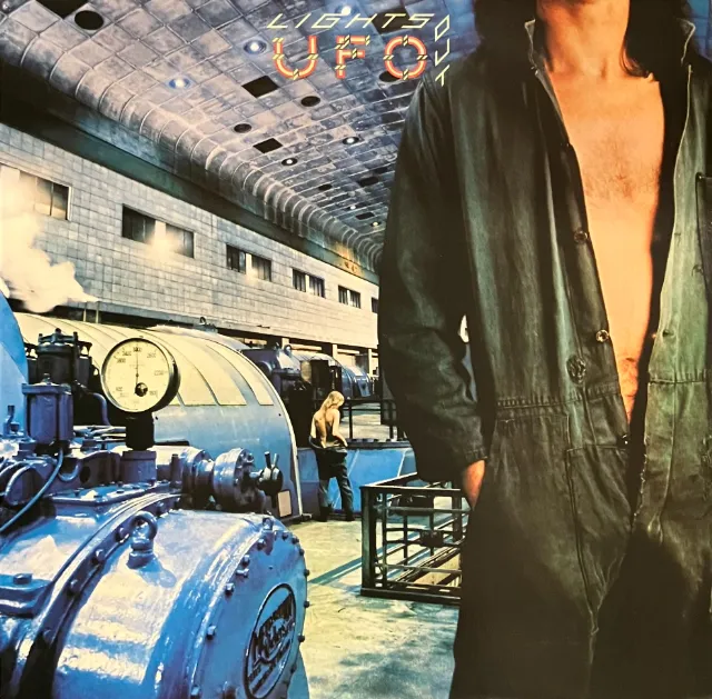 UFO  / LIGHTS OUT