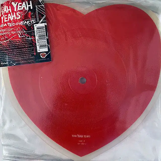 YEAH YEAH YEAHS / CHEATED HEARTS