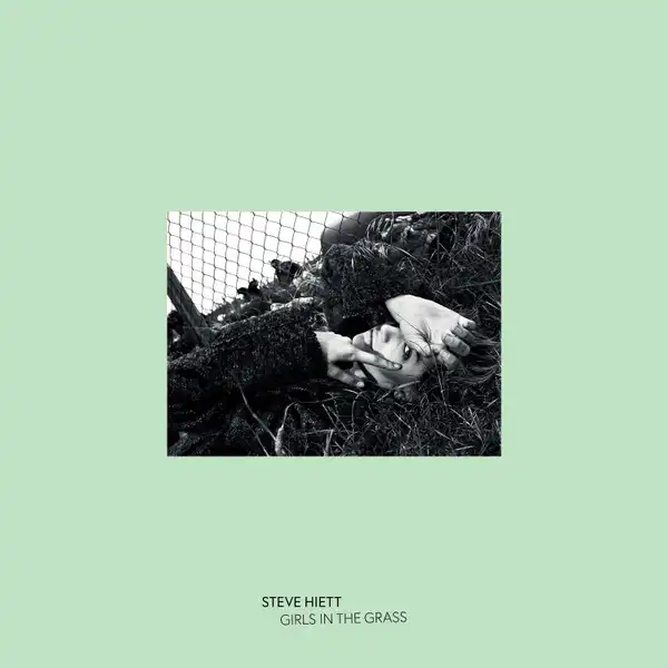 STEVE HIETT / GIRLS IN THE GRASS