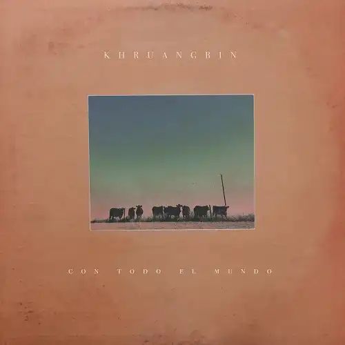 KHRUANGBIN / CON TODO EL MUNDO