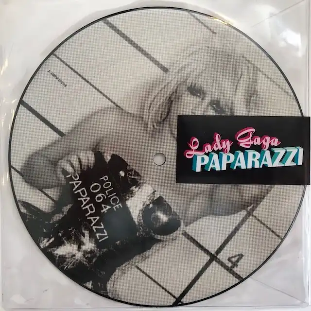 LADY GAGA / PAPARAZZI