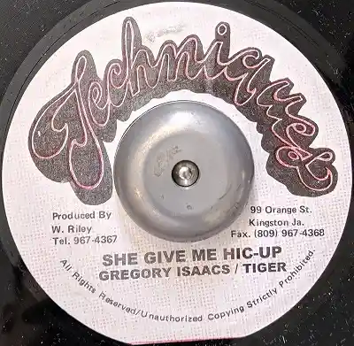 GREGORY ISAACS & TIGER ‎/ SHE GIVE ME HIC-UPΥʥ쥳ɥ㥱å ()